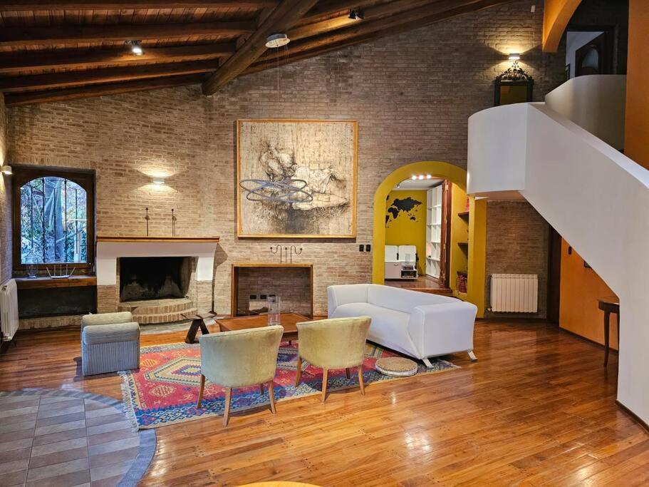 Espectacular casa en exclusivo barrio privado photo 1