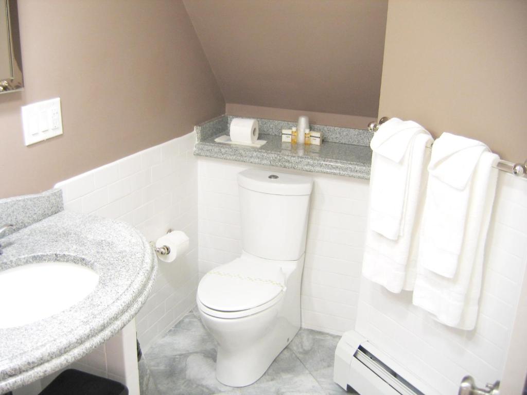 Longwood Inn photo 2