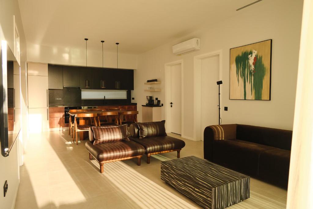 Ashta Suites / Color Block - Tap to explore photos