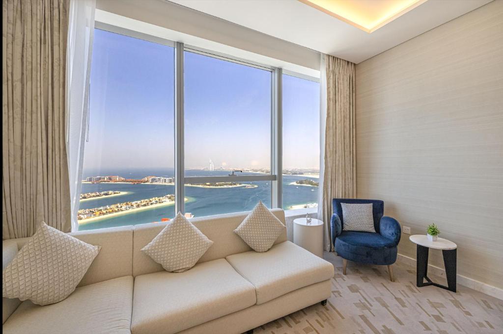 Opulent Studio in Palm Tower with Sea View photo 4