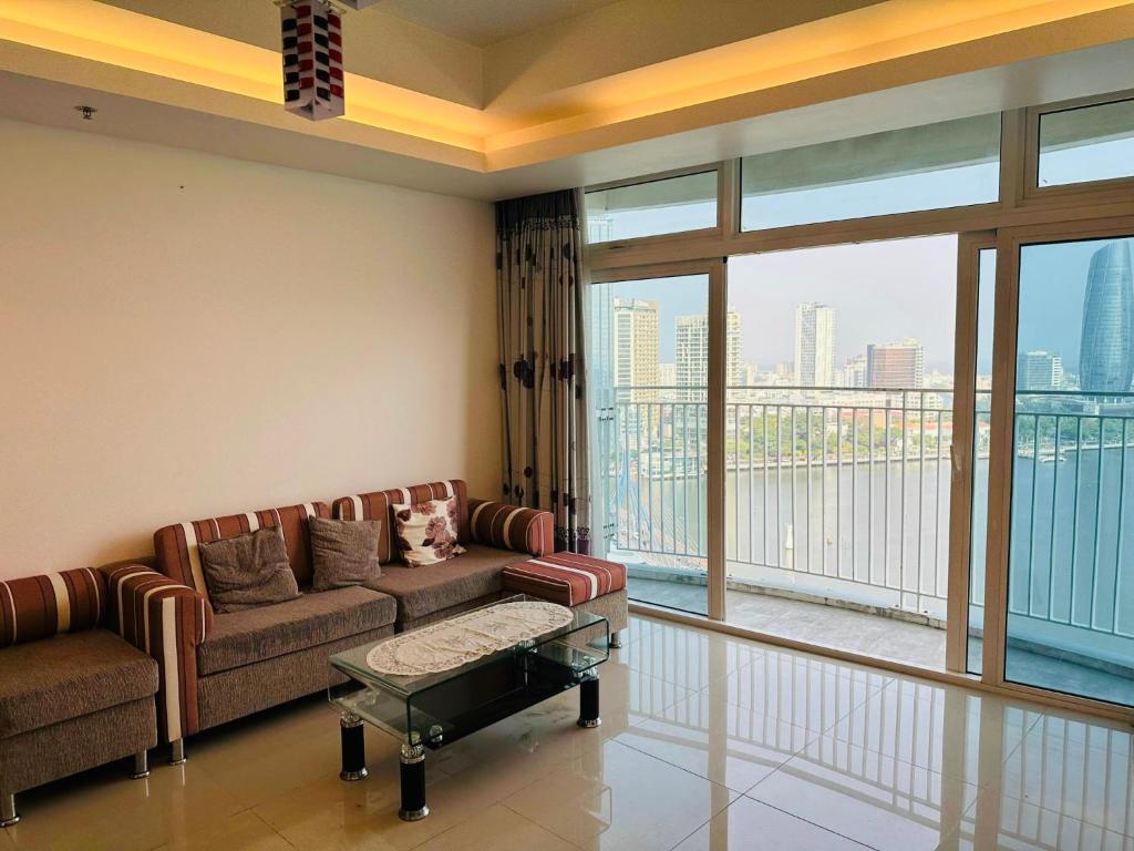 Azura Appartment City View