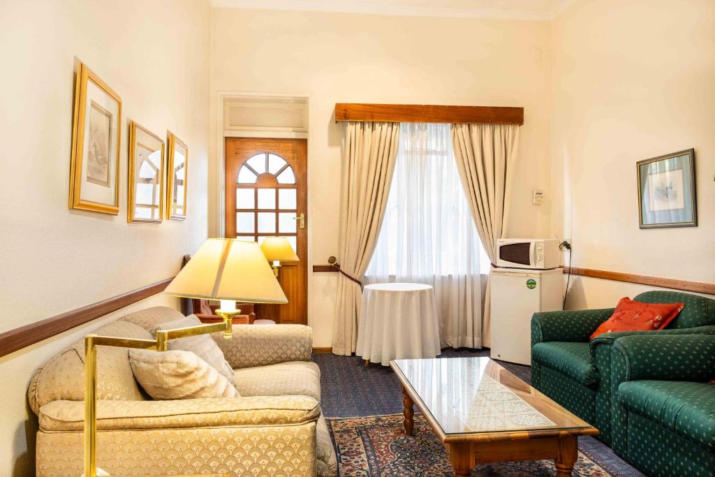 Karoo Country Inn Hotel - Tap to explore photos