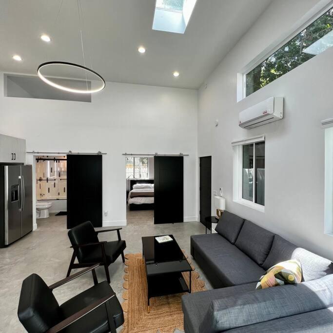 Pico Robertson Gorgeous Guesthouse image