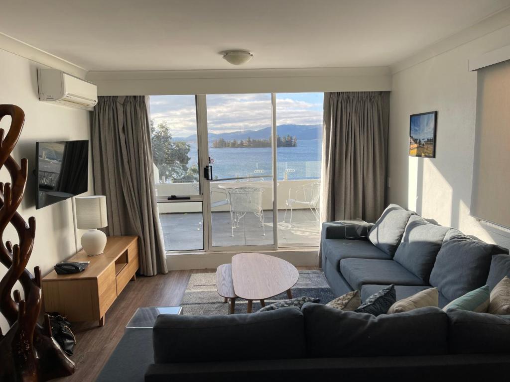Horizons 424 Lake Jindabyne Waterfront 2 Bedroom Apartment photo 1