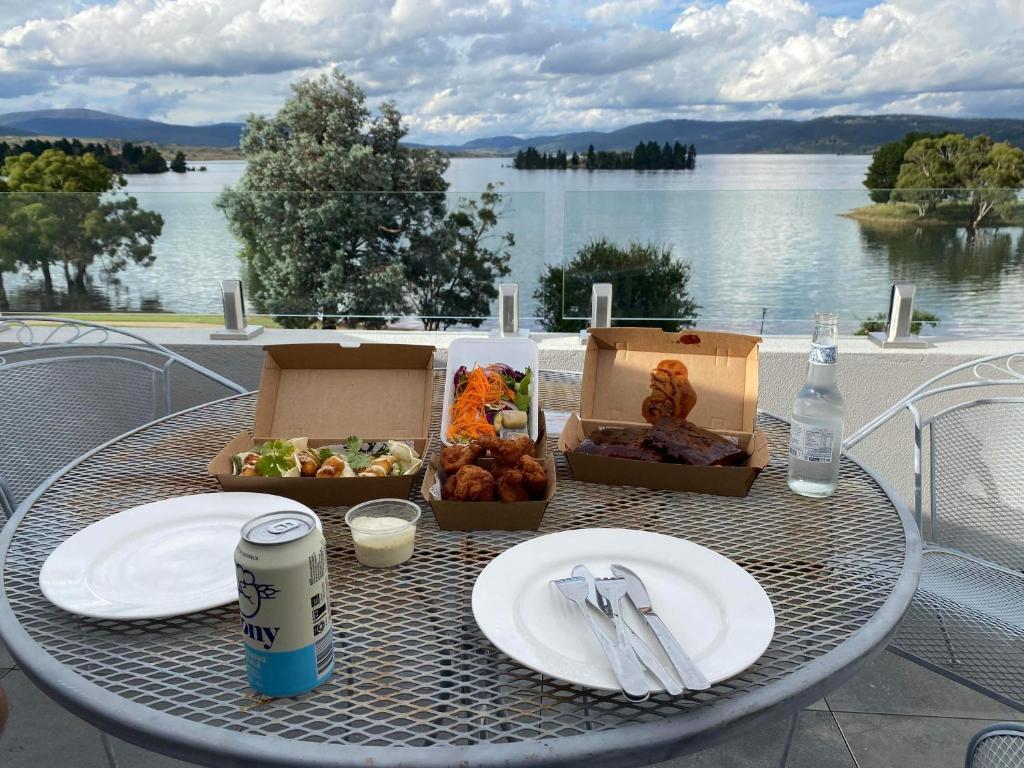 Horizons 424 Lake Jindabyne Waterfront 2 Bedroom Apartment photo 3