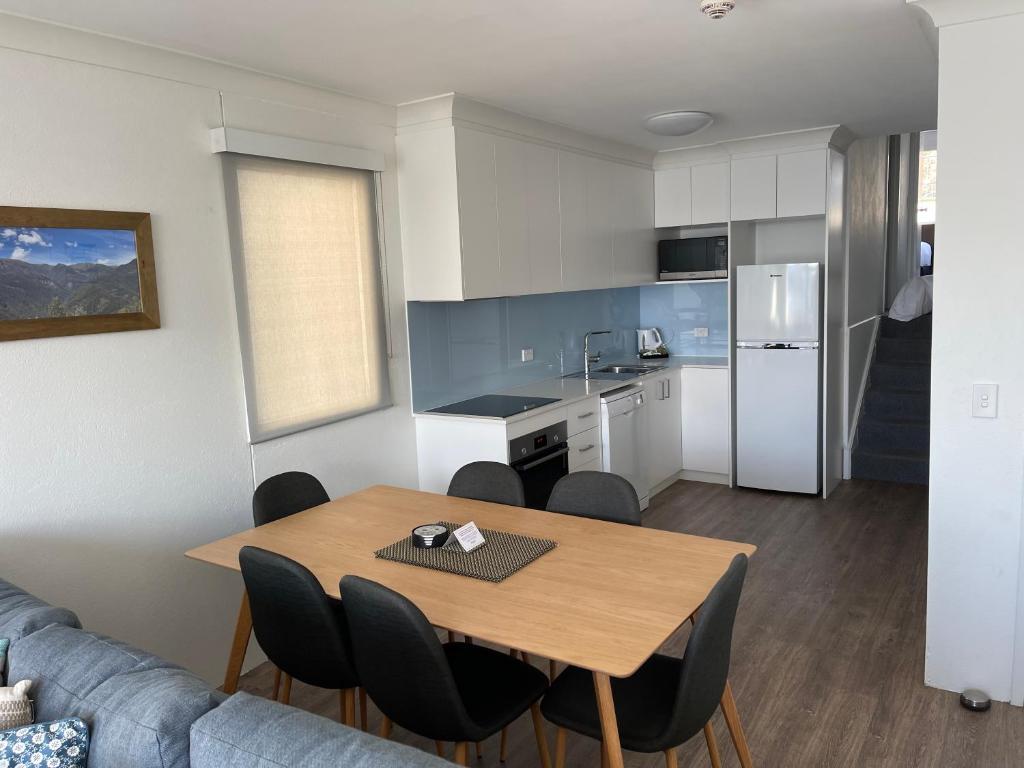 Horizons 424 Lake Jindabyne Waterfront 2 Bedroom Apartment photo 2