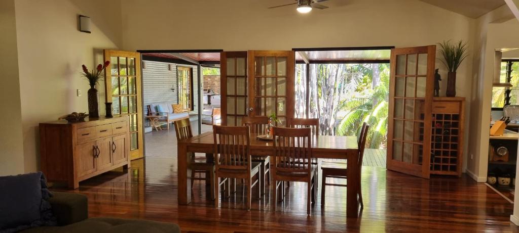 Berry Springs Tropical Retreat photo 3