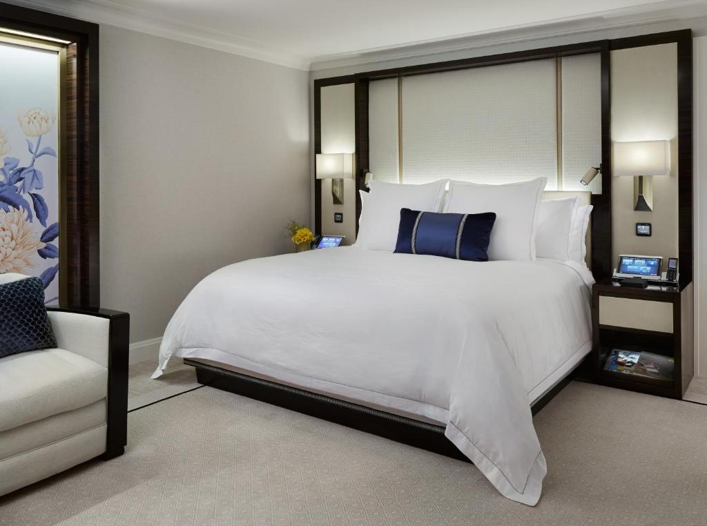 Трехместный (Улучшенный номер с кроватью размера «king-size»), The Peninsula Chicago