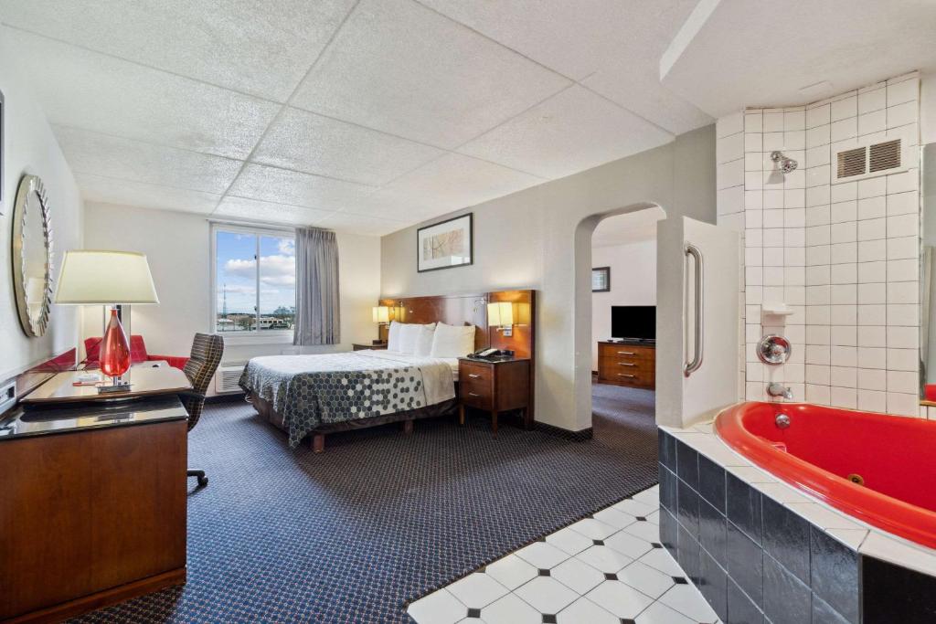 Econo Lodge Inn & Suites Waterloo Downtown - Tap to explore photos