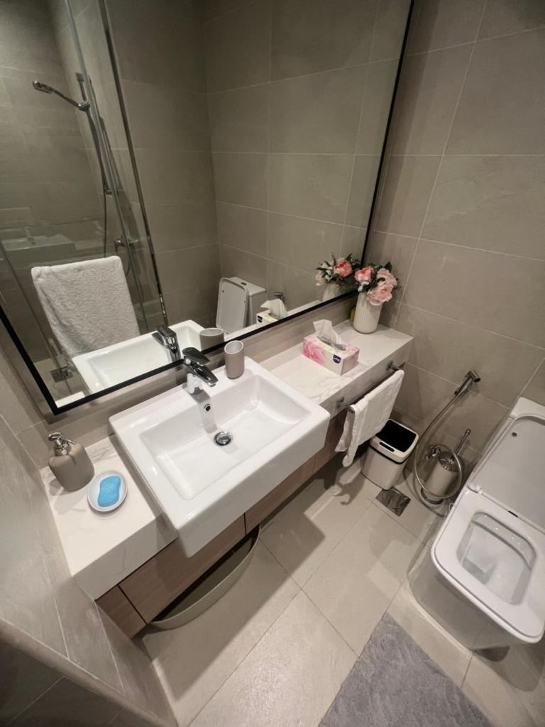 Luxury Studio Brand New with HighEnd Furnishings photo 4