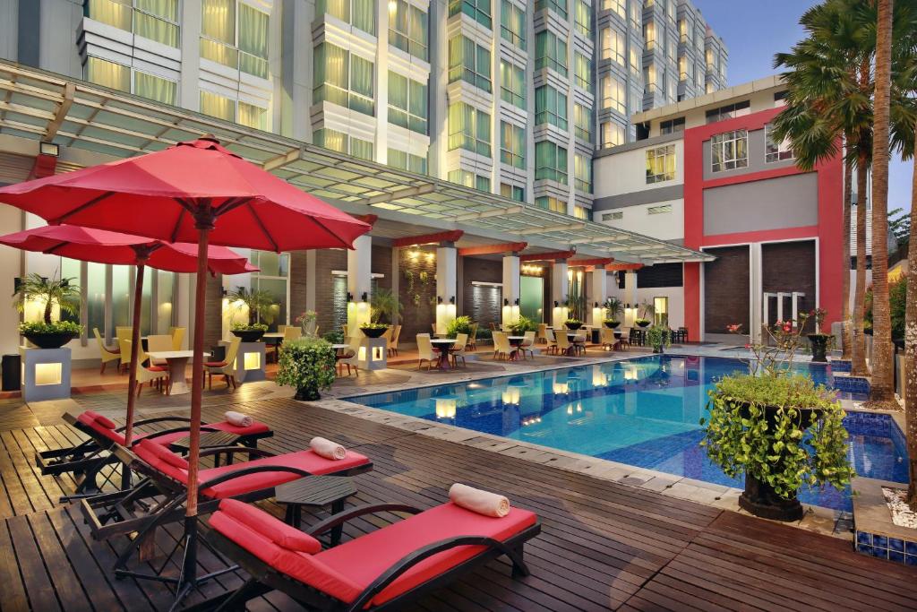Mercure Pontianak - Tap to explore photos