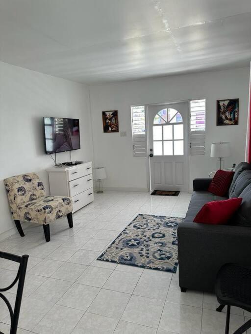 Ottie-Newly Renovated, 5 min from beach photo 1