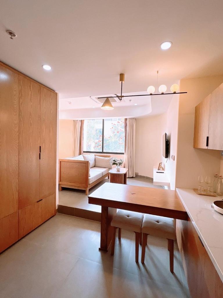 LaLa The Manor Apartment