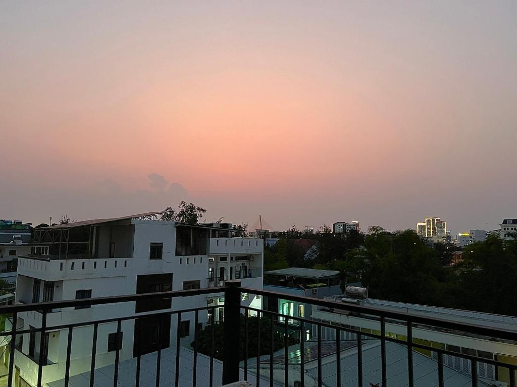 Vietnam Style & Quiet Room 3 near My Khe beach with large balcony