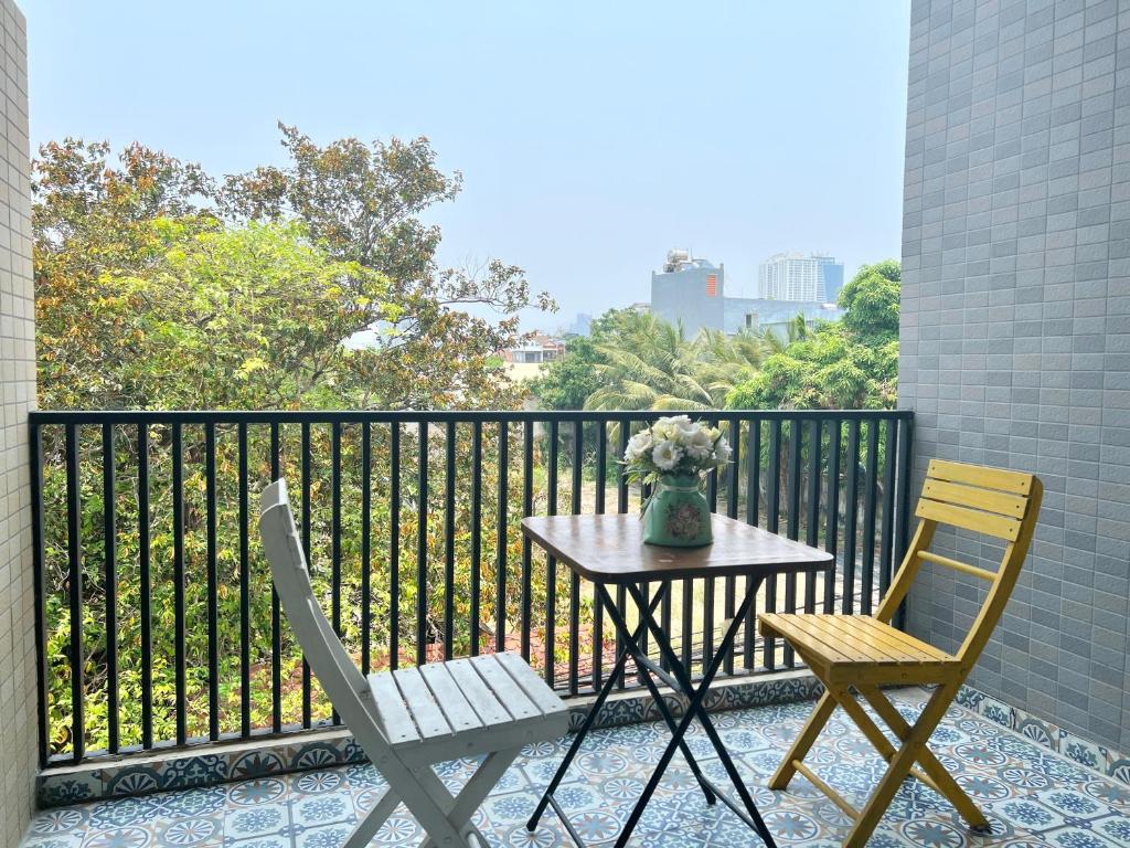 Vietnam Style & Quiet Room 3 near My Khe beach with large balcony