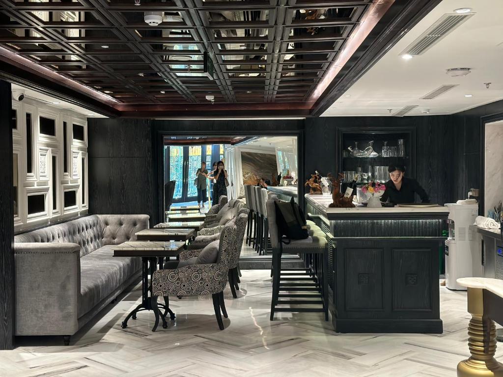 Luxe Paradise Premium Hotel