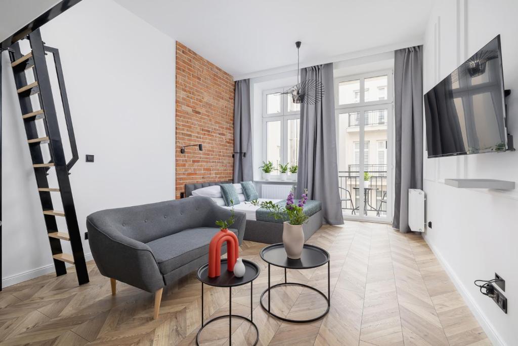 Bright Scandi Ap with Balcony - Old Town - Tap to explore photos