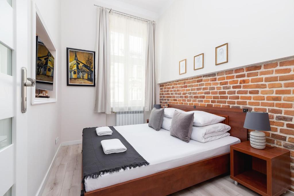Rose Aura Stay - 2 Bedrooms - Kazimierz District - Tap to explore photos