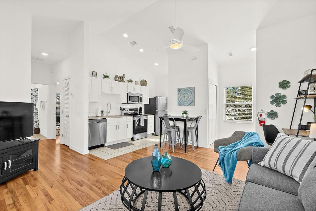 The Old Mission Collection - Downtown Bungalow image