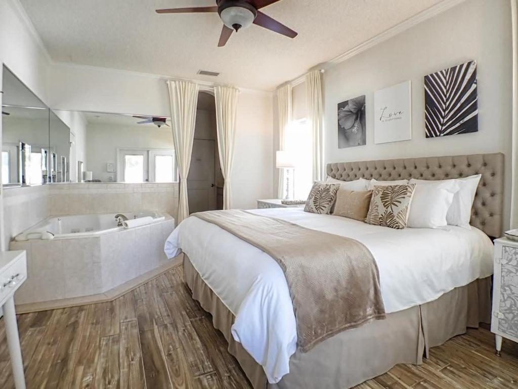 Private Romantic Retreat Mins DWTN Beach image