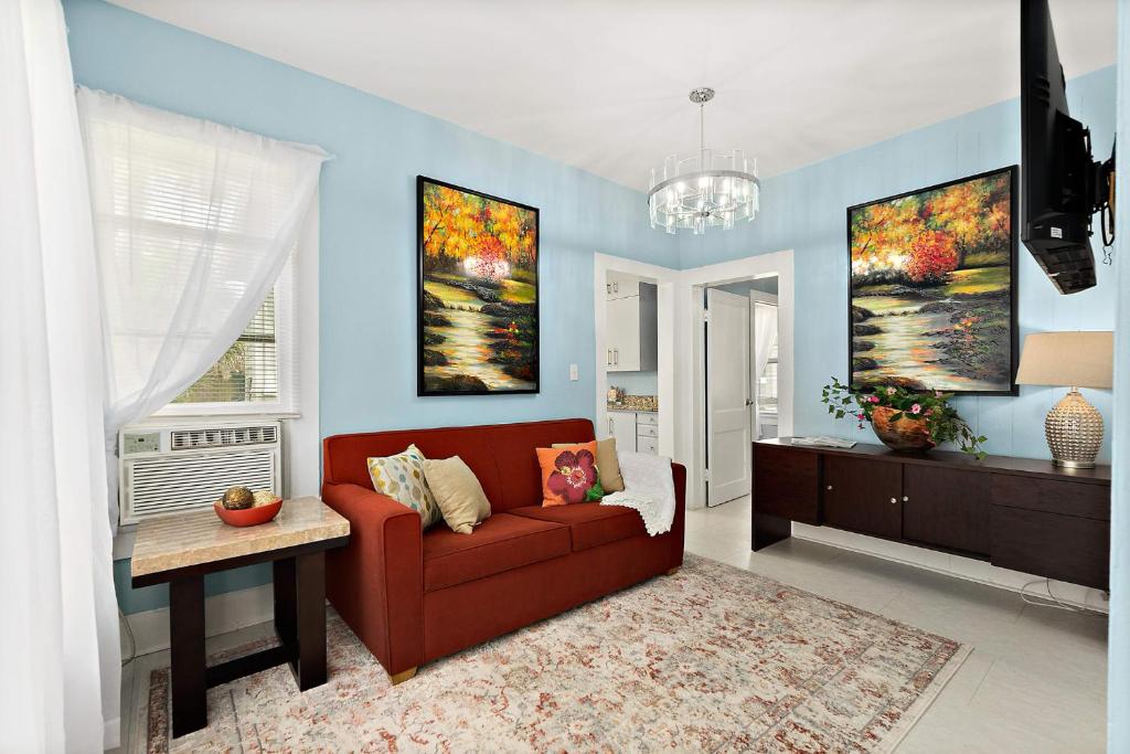 Casa Maria 2- Charming, Quaint Apt Next to Everything Downtown! image