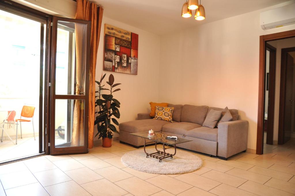 La casa del Bianconiglio - Free Private Parking - 2 Bathrooms - Terrace - Tap to explore photos