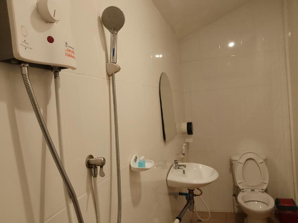 ภูริรักษ์ โฮมสเตย์ Room Type - Family Room