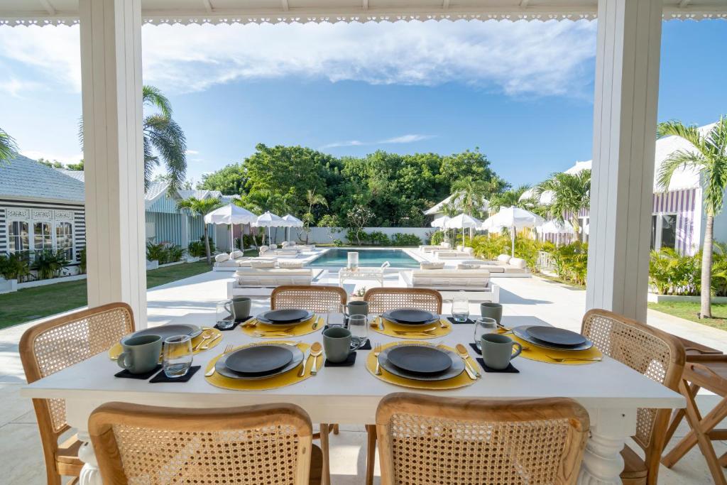 Ria Uluwatu, Tropical Chic Hotel photo 1