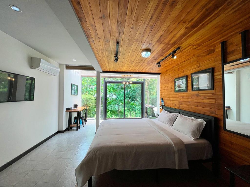 Kong Resort Vangvieng - Tap to explore photos