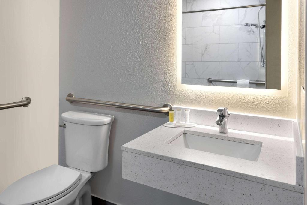 Microtel Inn & Suites by Wyndham Dover image