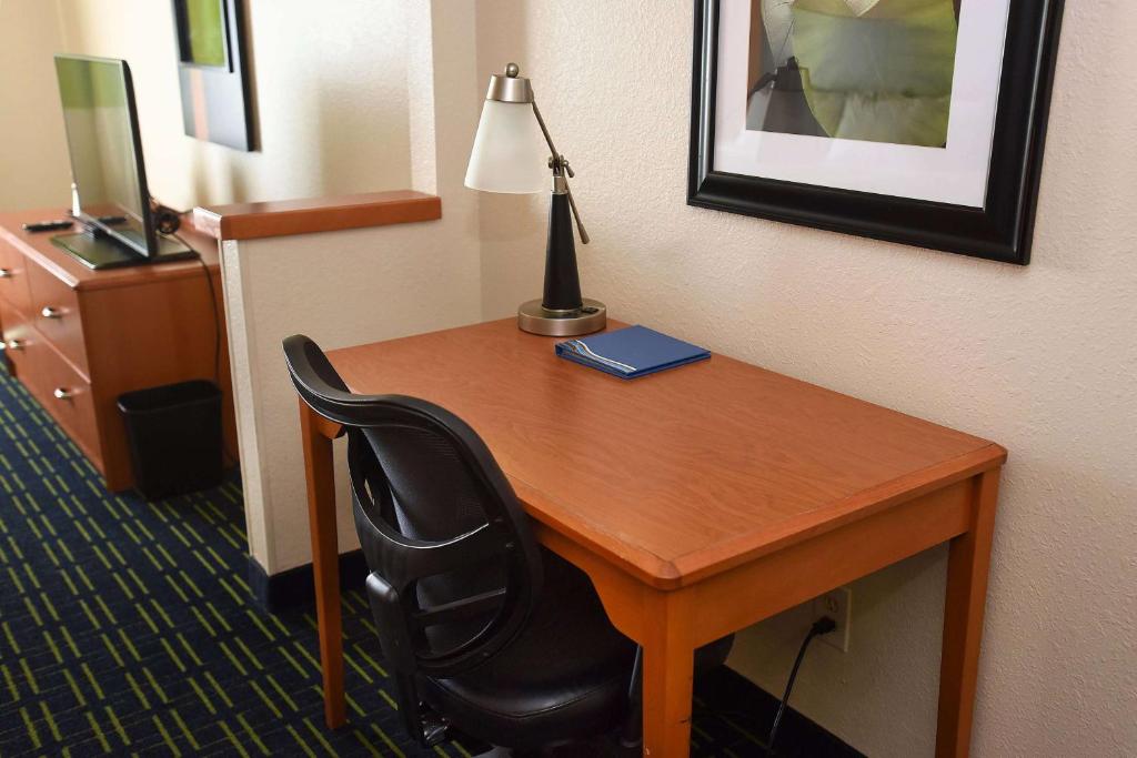 AmericInn by Wyndham Topeka image