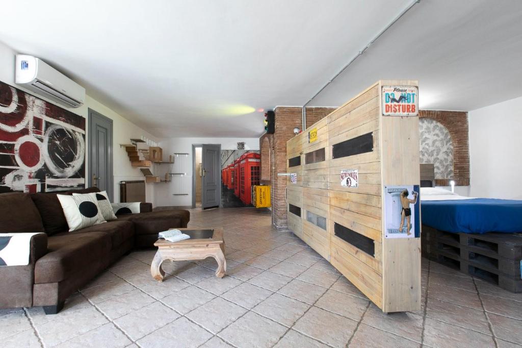 TonyHouse Room Type - One-Bedroom Apartment