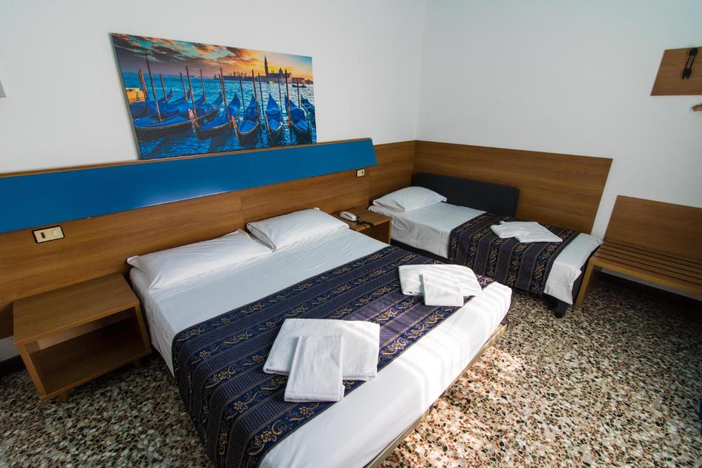 BlueColors Hotel Room Type - Triple Room with Private Bathroom