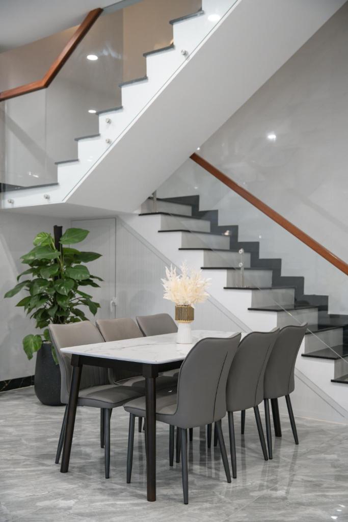 T P Residence - Sauna, Jacuzzi Bathtub- Full AC