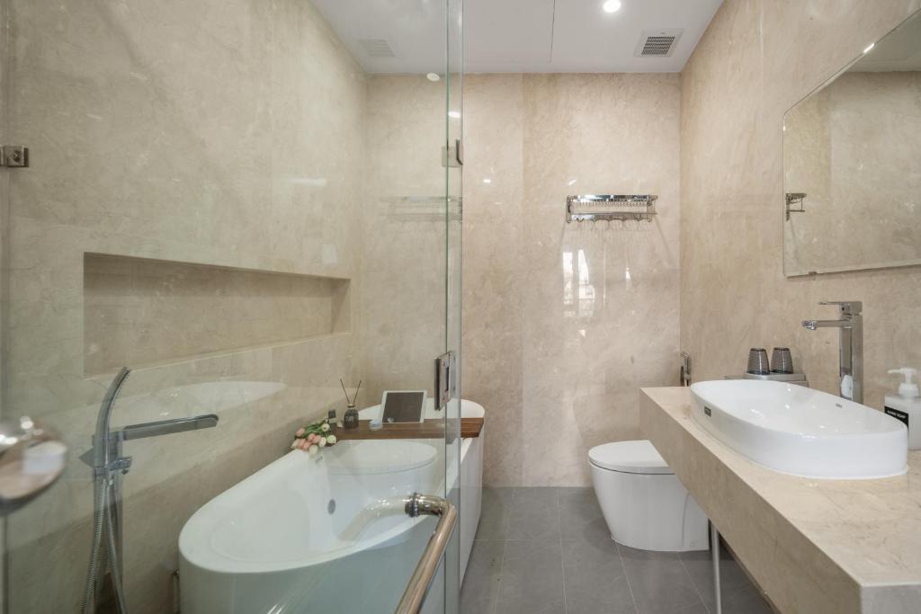 T P Residence - Sauna, Jacuzzi Bathtub- Full AC