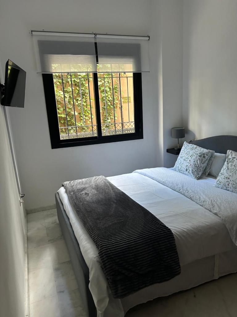 Apartamento con piscina próximo al centro de 2 dormitorios - Tap to explore photos