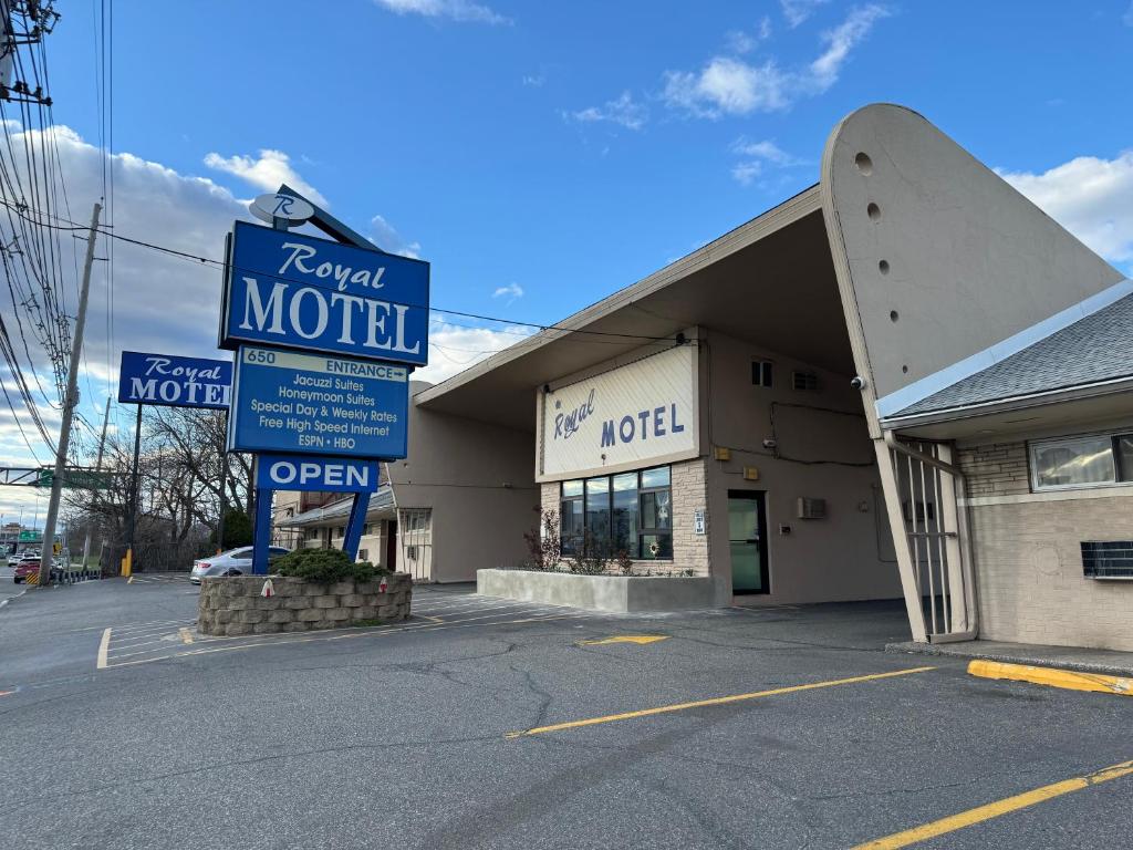 Royal Motel image