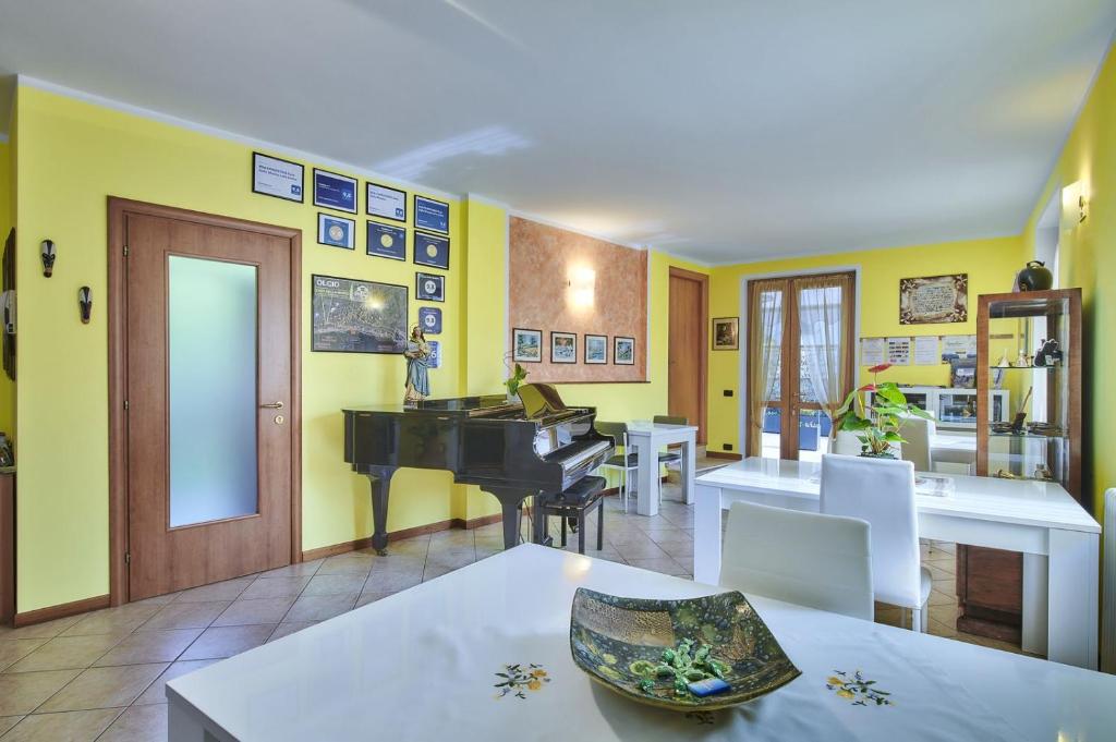 B&B Casa Della Musica Lake View - Tap to explore photos