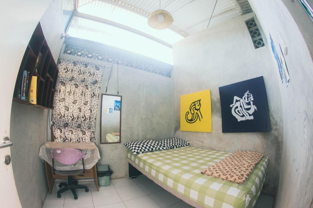 Condro Wulan Hostel Room Type - Budget Double Room