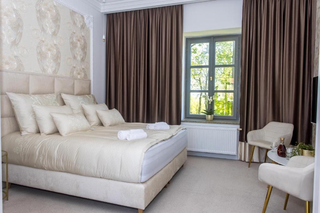 Zámek Kvasetice Room Type - Double Room with Extra Bed