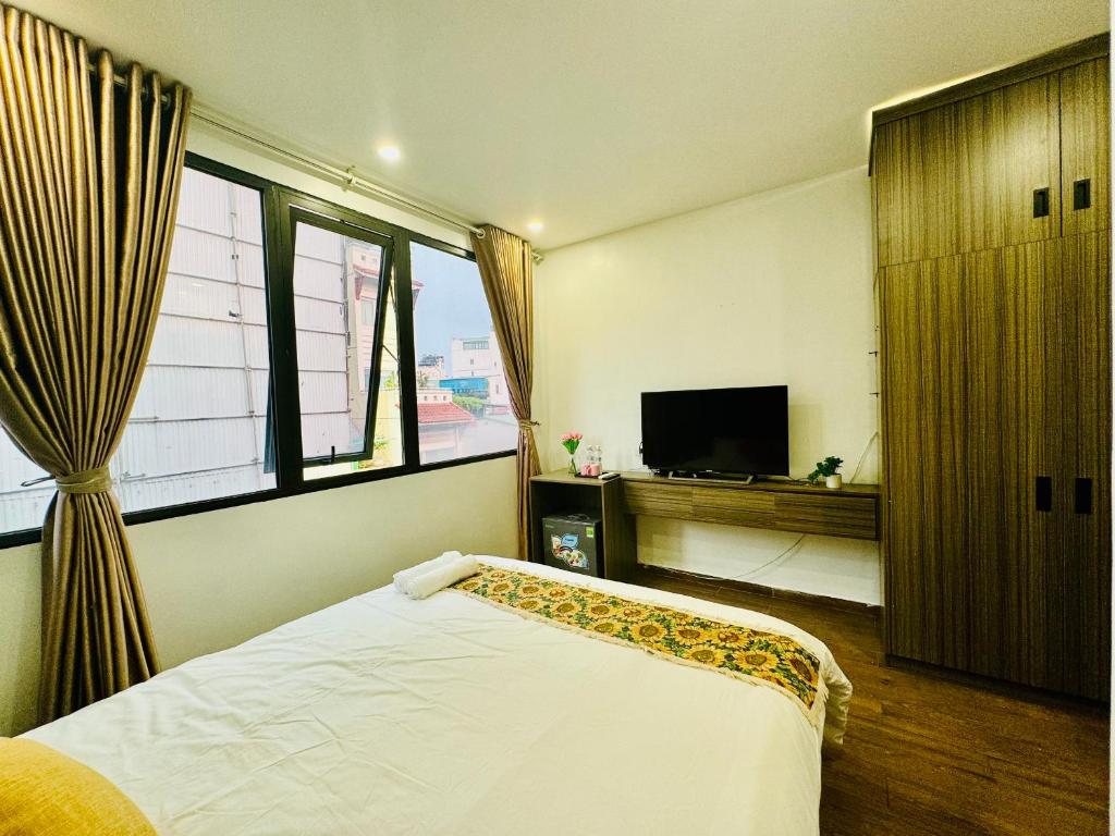 Sunny home - Ancient Street view - Hoan Kiem lake