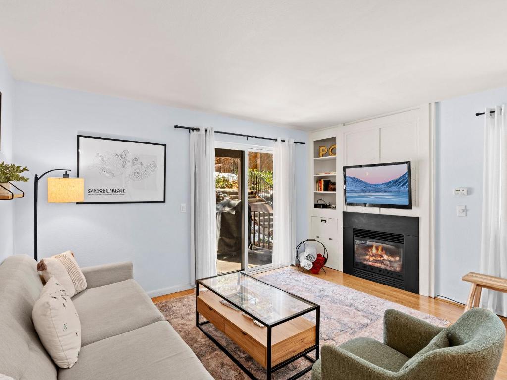 Red Pine Condominiums by All Seasons Resort Lodging image