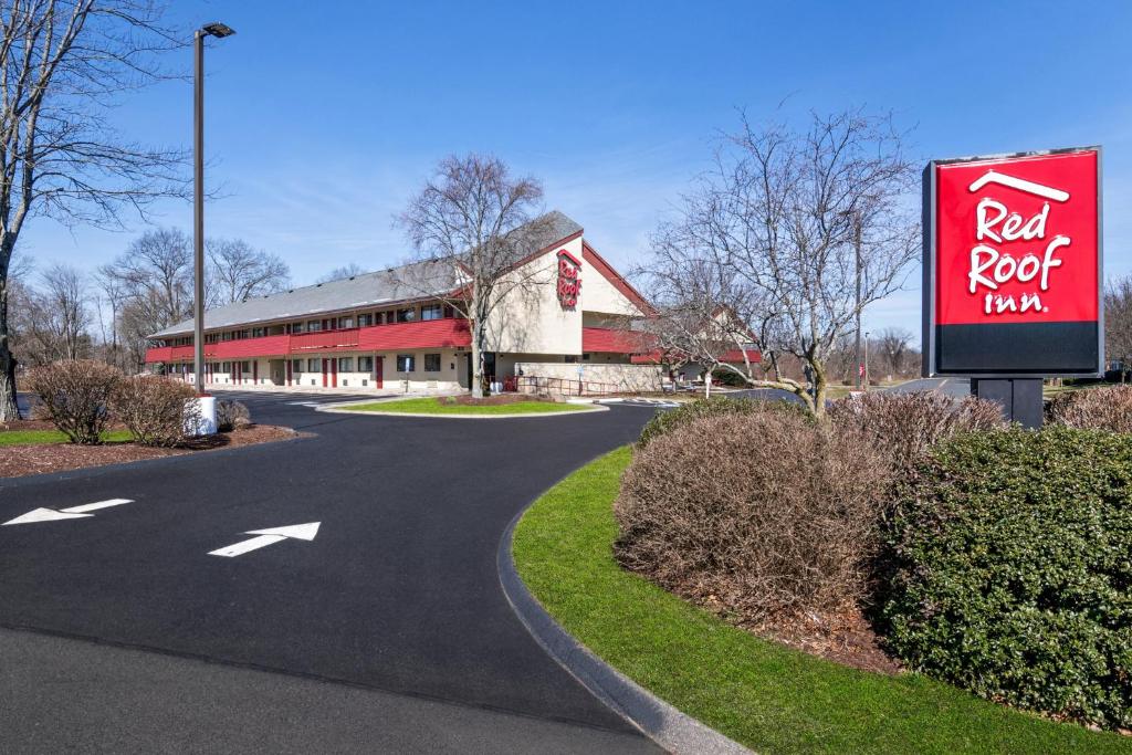 Red Roof Inn Enfield image