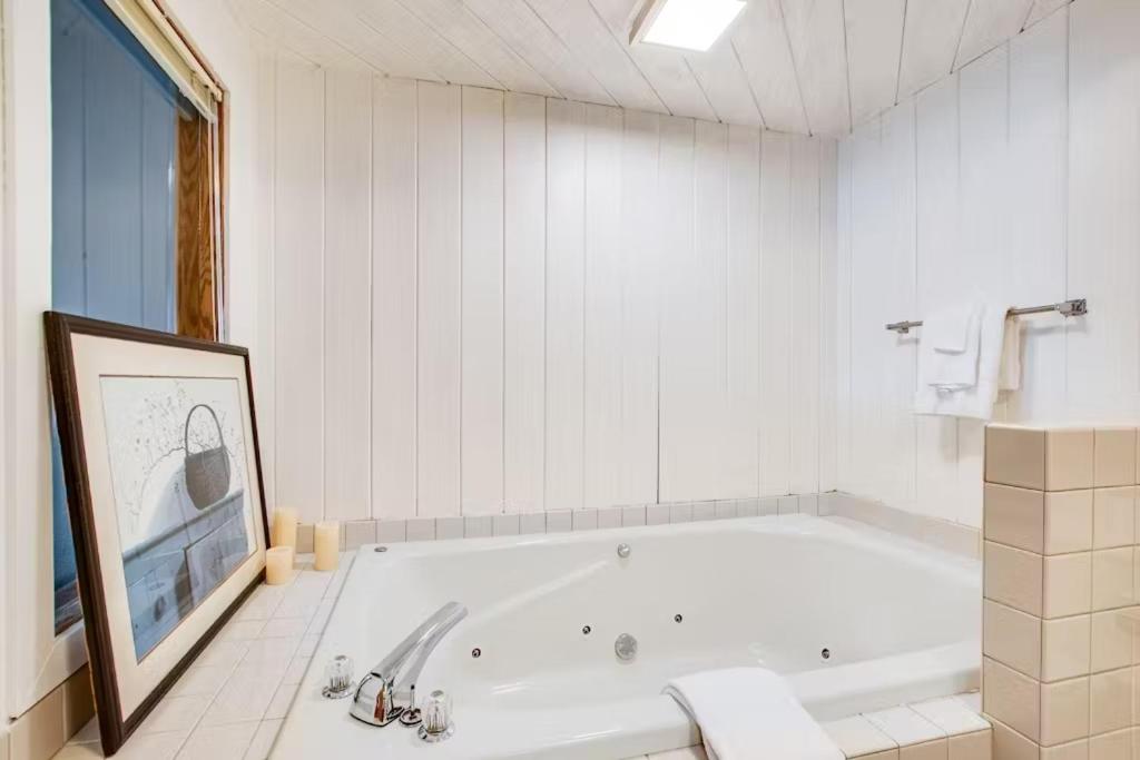 Lighthouse Cove Condo Resort image