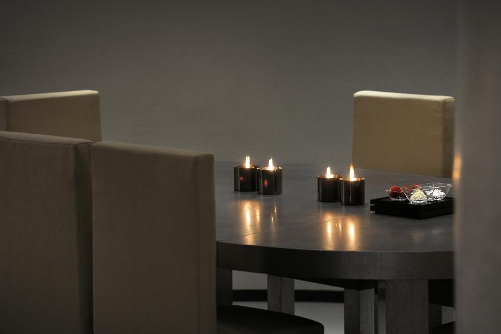 Сьюит (Посольский люкс Armani), Отель Armani Hotel Dubai