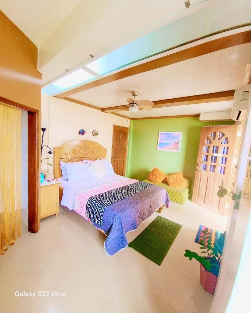 CHUE&LARRY'S BEACHSIDE HOMESTAY - Tap to explore photos
