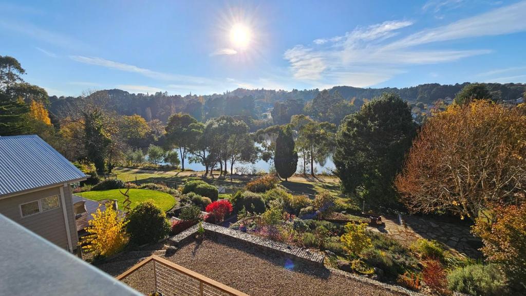 Balconies Lakeside on Lake Daylesford photo 4
