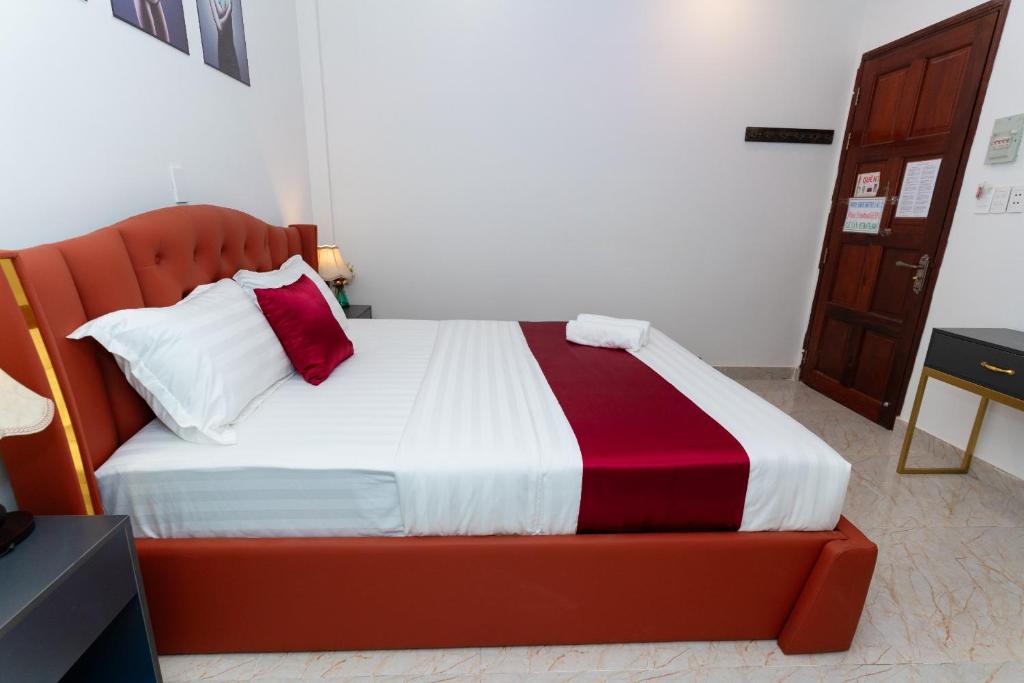 Hotel Eros - Phan Huy Ích