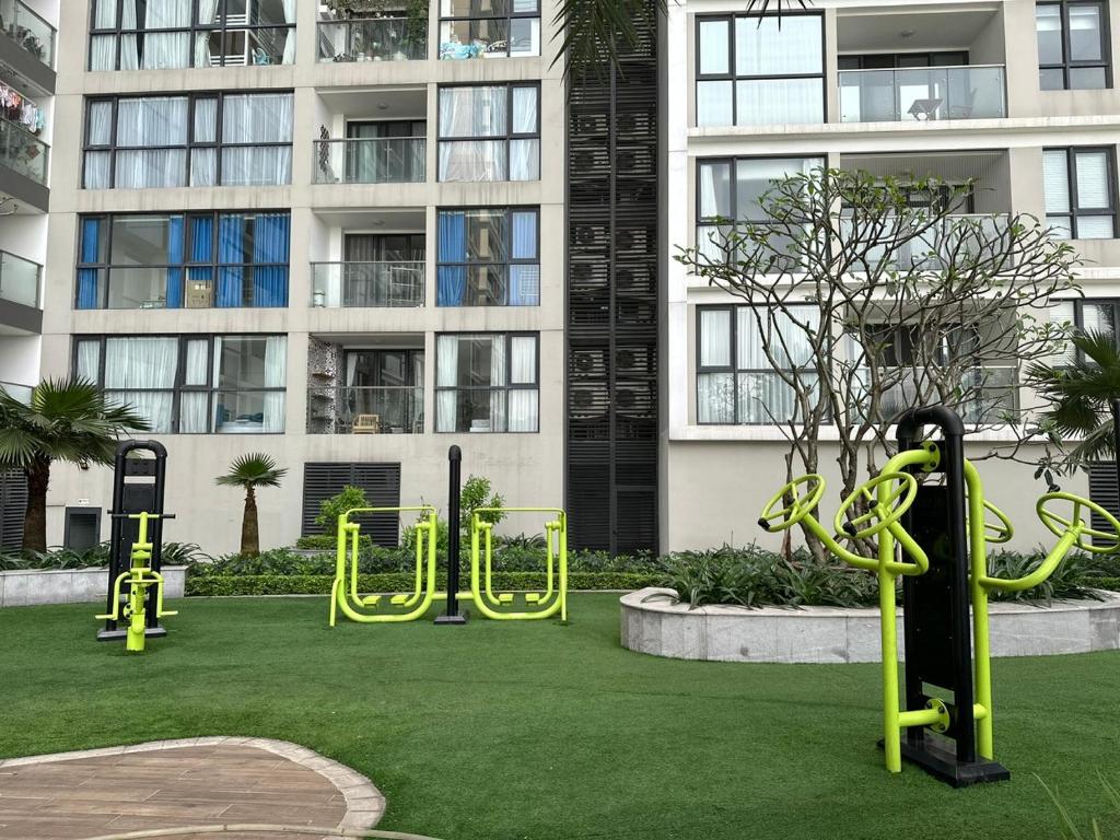 SERVICED APARTMENTS VINHOMES SKYLAKE