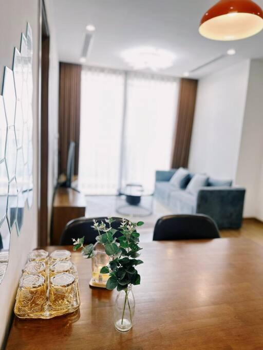 SERVICED APARTMENTS VINHOMES SKYLAKE